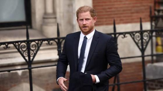 هاري يتهم العائلة الملكية بحجب معلومات عن صحف بريطانية من خلال هاتفه